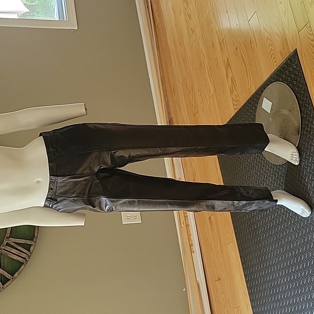 Bottega Veneta lined black leather pants with seam details